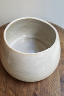 Gamelle haute pour cocker en céramique blanche vue du dessus