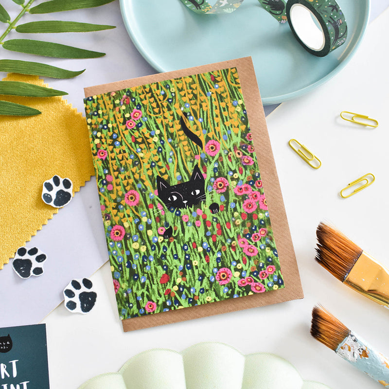 Carte postale "Cat hiding in a klimt Garden"