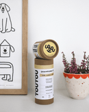 Deux bouteilles de shampoing sec pour chien superposées