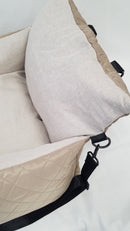 Détail sur la matière intérieure du panier de voiture pour chien