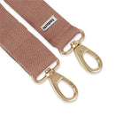 Détail des mousquetons de la bandoulière vieux rose