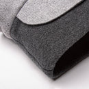 Gros plan sur la matière du manteau gris