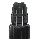 Sac à dos pour chien Delsey noir accroché sur une valise